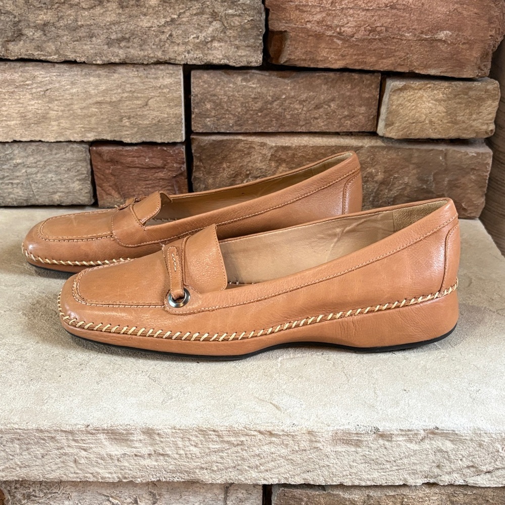 Nurture sz 10 leather camel colored slip on loafers